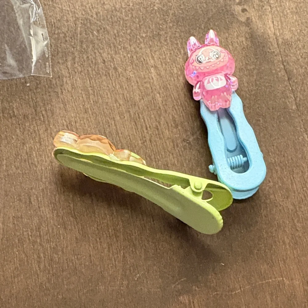 Labubu 10pc Hair Clips - Picture 3 of 3